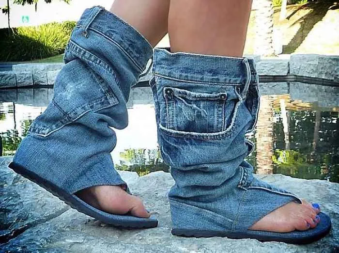 Lupakan Sneakers Mahal nan Gaul itu. Kalau Pakai Sepatu Super Nyeleneh ini, Kamu Berani Nggak? 21
