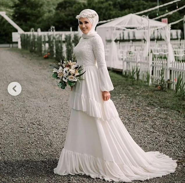 15 Model Gaun Pengantin yang Sopan & Tampil Mewah 27