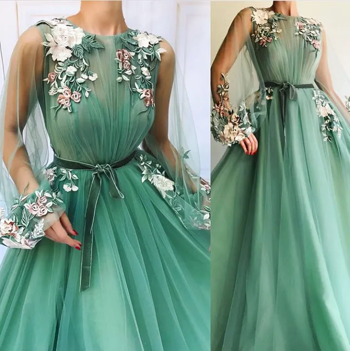10 Inspirasi 3D Applique yang Memukau untuk Gaun Pesta Kekinian. Itu Baju Apa Pohon Ya? Bisa Keluar Bunganya 14