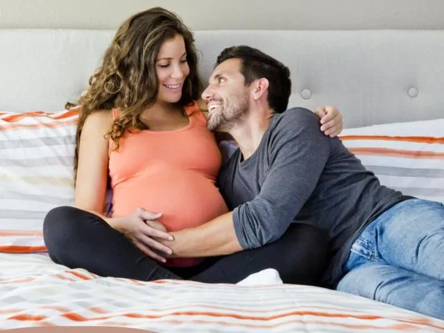 Istri yang Hamil, Kok Suami yang Ngidam? Bukan Mitos, Ini Penjelasan Medisnya! 11