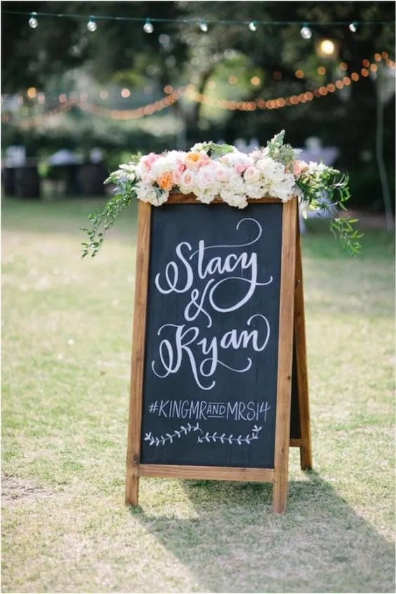 12+ Inspirasi Wedding Sign Gaya Rustic untuk Pernikahan. Lebih dari Sekadar Penanda Tamu Undangan! 19