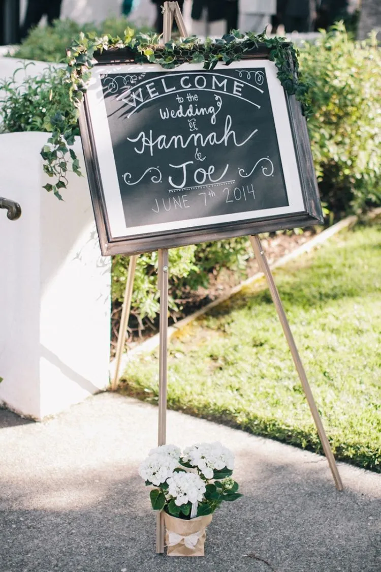 12+ Inspirasi Wedding Sign Gaya Rustic untuk Pernikahan. Lebih dari Sekadar Penanda Tamu Undangan! 21