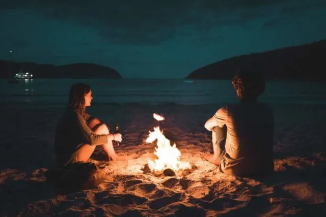 5 Hal yang Sering Dirasakan Cewek Saat Sahabat Cowoknya Menyatakan Cinta dengan Tiba-tiba 6