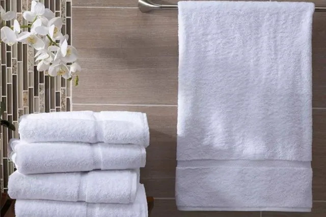 6 Jenis Handuk yang Tersedia di Kamar Hotel. Jangan Salah Pakai! 9 jenis handuk hotel