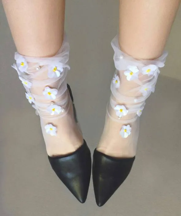 12 Kaus Kaki yang Manis Dipadu dengan High-heel. Kalau Sudah Begini, Siapa yang Tak Tergoda? 18