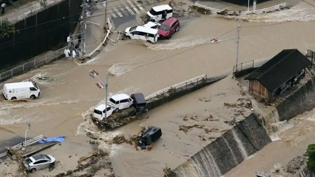 12 Potret Dahsyatnya Cuaca Ekstrem di Jepang Beberapa Hari Terakhir, Angin Topan Sampai Gempa Besar 12