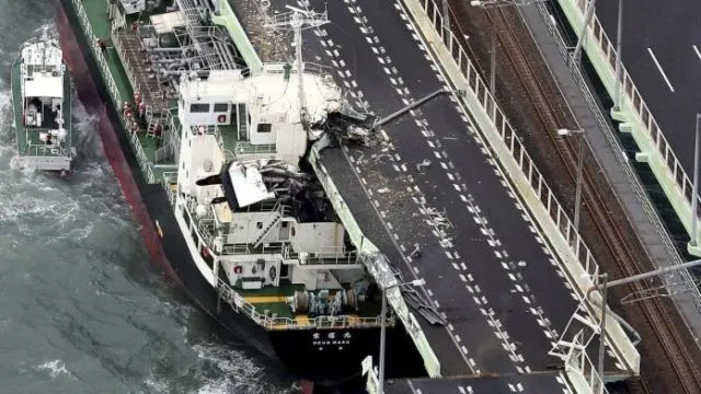 12 Potret Dahsyatnya Cuaca Ekstrem di Jepang Beberapa Hari Terakhir, Angin Topan Sampai Gempa Besar 17