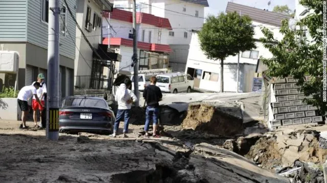 12 Potret Dahsyatnya Cuaca Ekstrem di Jepang Beberapa Hari Terakhir, Angin Topan Sampai Gempa Besar 21