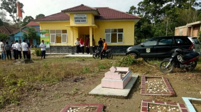 Bukan Cuma untuk Dangdutan, Begini 5 Cara Warga Jakarta Seringkali Manfaatkan Lahan Kuburan 9