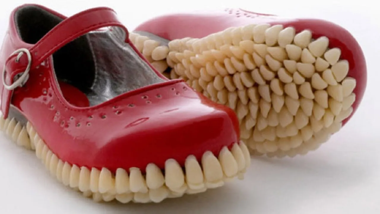 Lupakan Sneakers Mahal nan Gaul itu. Kalau Pakai Sepatu Super Nyeleneh ini, Kamu Berani Nggak? 19