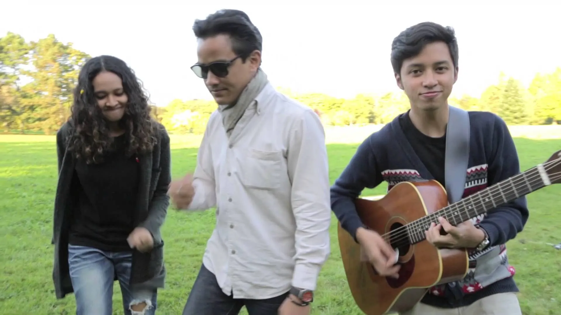 10 Lagu yang Bisa Bantu Redakan Emosimu. Adem Banget di Hati! 14 HIVI! - Lihatlah Dunia