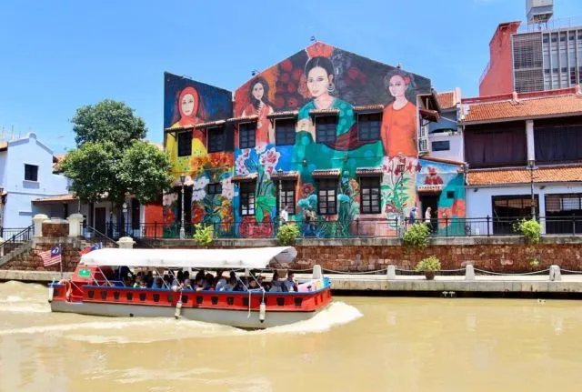 Jelajahi Deretan Mural di Kota Melaka yang Ngehits. Warna-warni dan Instagramable Abis! 12