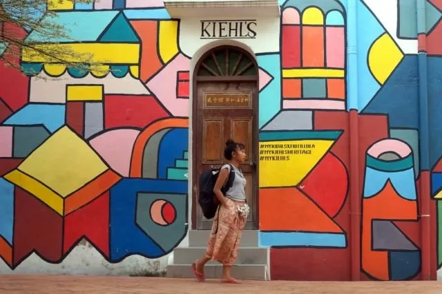 Jelajahi Deretan Mural di Kota Melaka yang Ngehits. Warna-warni dan Instagramable Abis! 13