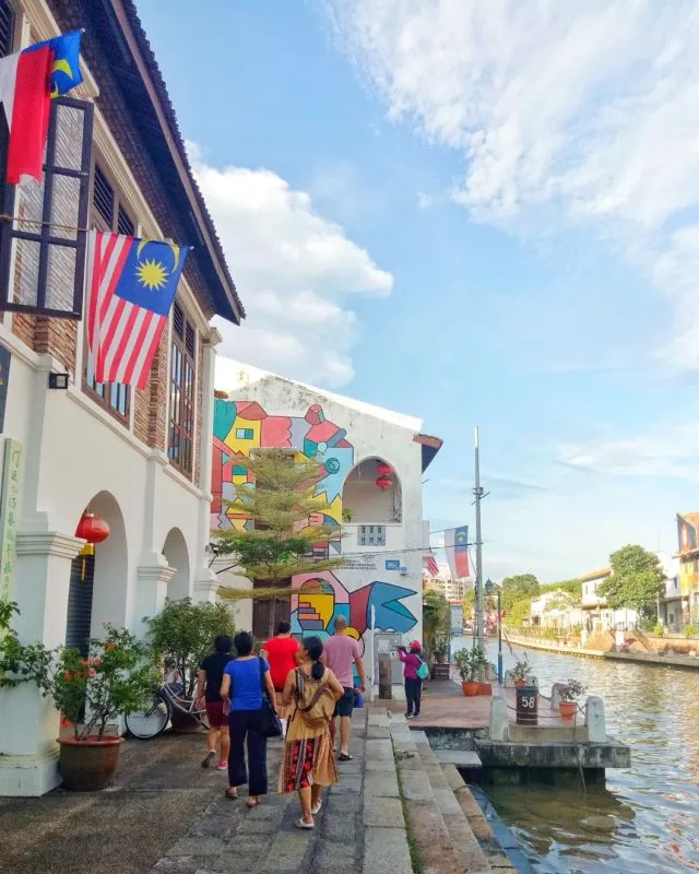 Jelajahi Deretan Mural di Kota Melaka yang Ngehits. Warna-warni dan Instagramable Abis! 14