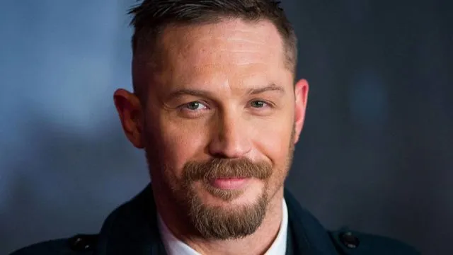 10 Model Kumis Nyentrik yang Layak Kamu Adopsi. Agar Wajahmu Makin Terlihat Macho dan Seksi 13