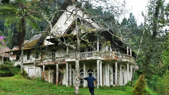 7 Destinasi di Indonesia Ini Cocok Jadi Setting Lokasi Film The Nun. Sama-sama Serem Sih! 14