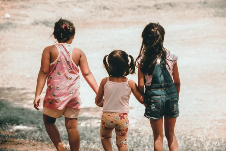 6 Keuntungan Jadi Anak Tengah yang Kadang Tak Kamu Sadari Kalau Tak Sering Direnungkan Sendiri 12