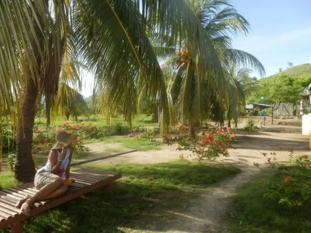Pengalaman Seru Tinggal di Pulau Pribadi. Kerjaannya Cuma Berenang, Berjemur dan Santai di Pantai 9