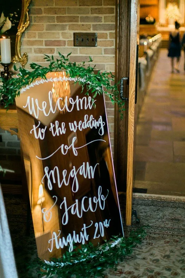 12+ Inspirasi Wedding Sign Gaya Rustic untuk Pernikahan. Lebih dari Sekadar Penanda Tamu Undangan! 20