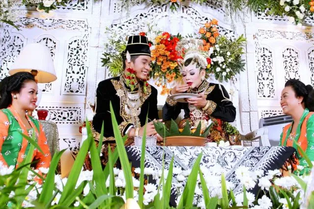 7+ Jenis Ornamen Pelaminan Adat Jawa Beserta Makna Terpuji di Baliknya. Temanten Bertaburan Doa-doa 13