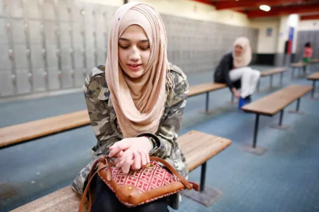 7 Obrolan Cowok Soal Hijab Cewek yang Kadang Bikin Kita Ketawa Melulu. Apa yang Bikin Penasaran sih? 9