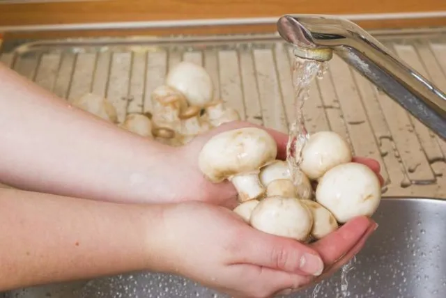 8 Makanan yang Sebaiknya Tetap Kamu Cuci Sebelum Dikonsumsi 15