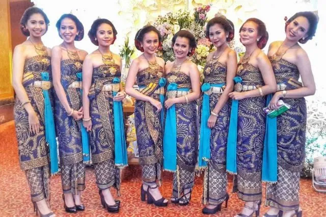 13+ Inspirasi Dodotan Jawa untuk Pagar Ayu. Tenang, Bisa Pakai Selendang buat yang Malu-malu 16