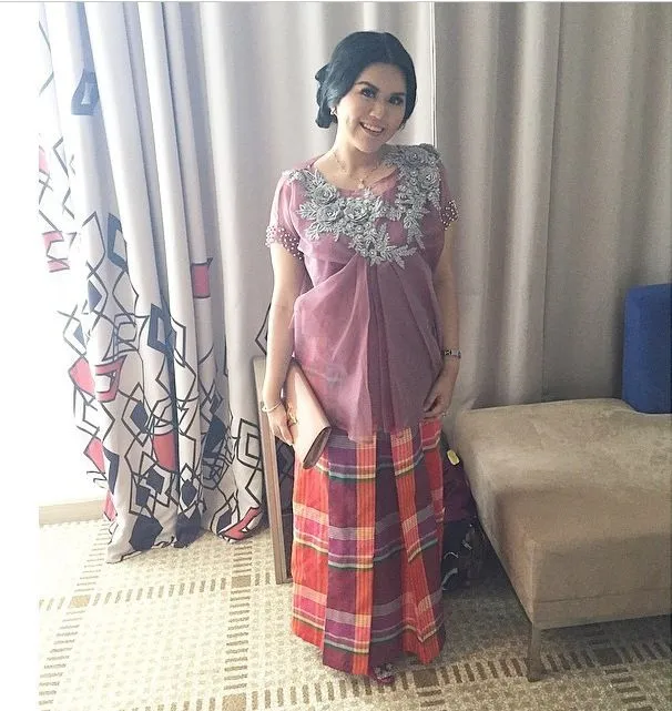10 Inspirasi Baju Bodo Modern untuk Wisuda atau Kondangan. Warisan Budaya Indonesia Bukan Hanya Kebaya Saja Kan? 20