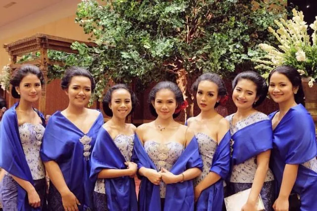 13+ Inspirasi Dodotan Jawa untuk Pagar Ayu. Tenang, Bisa Pakai Selendang buat yang Malu-malu 21