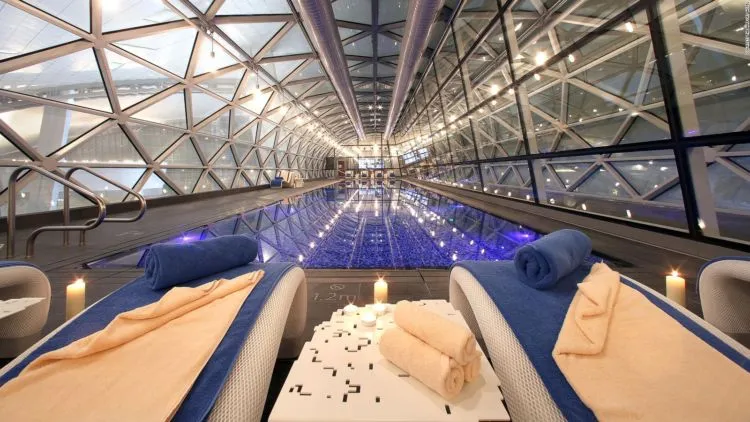 10 Bandara Keren dengan Fasilitas yang Memanjakan Traveler. Bikin Betah, Delay pun Nggak Masalah 16