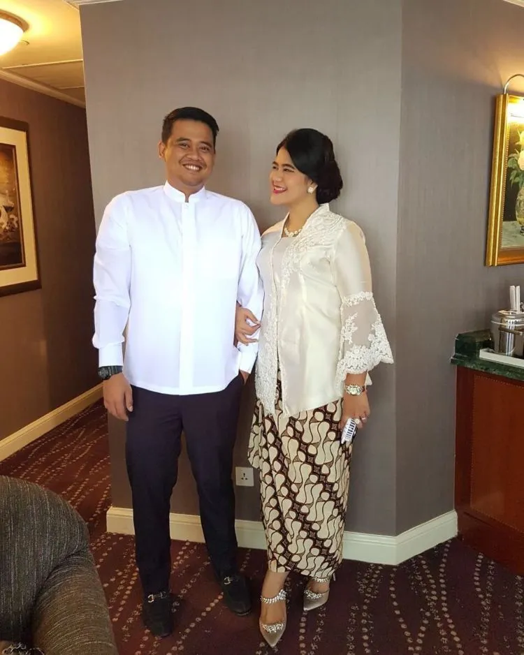 14 Setelan Kebaya Putih Modern untuk Kondangan atau Wisudaan. Nggak Terlihat Kaku Kok! 27