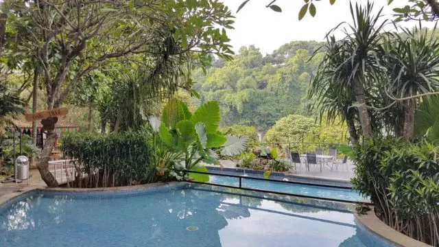 7 Kolam Renang yang Instagramable di Semarang. Mulai dari Kolam Renang Alami Sampai Infinity Pool! 12