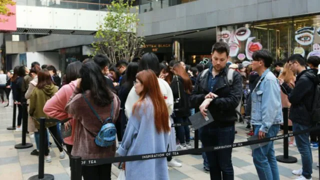 Inilah Rasanya Jadi Pengantre Profesional, Profesi Unik yang Cuma Modal Sabar Doang 5