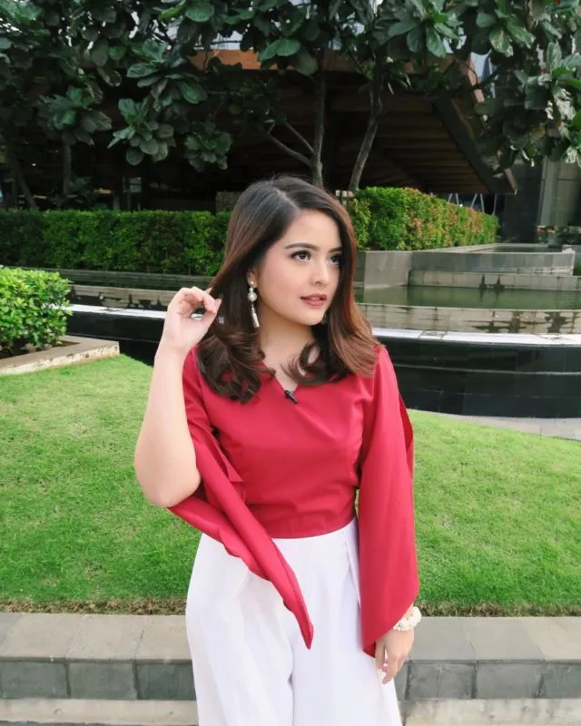 6 Model Baju untuk Menutupi Lengan Berlemak. Anti Minder, Penampilan Tetap Cantik Memikat 8