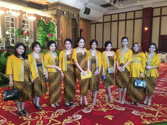13+ Inspirasi Dodotan Jawa untuk Pagar Ayu. Tenang, Bisa Pakai Selendang buat yang Malu-malu 28