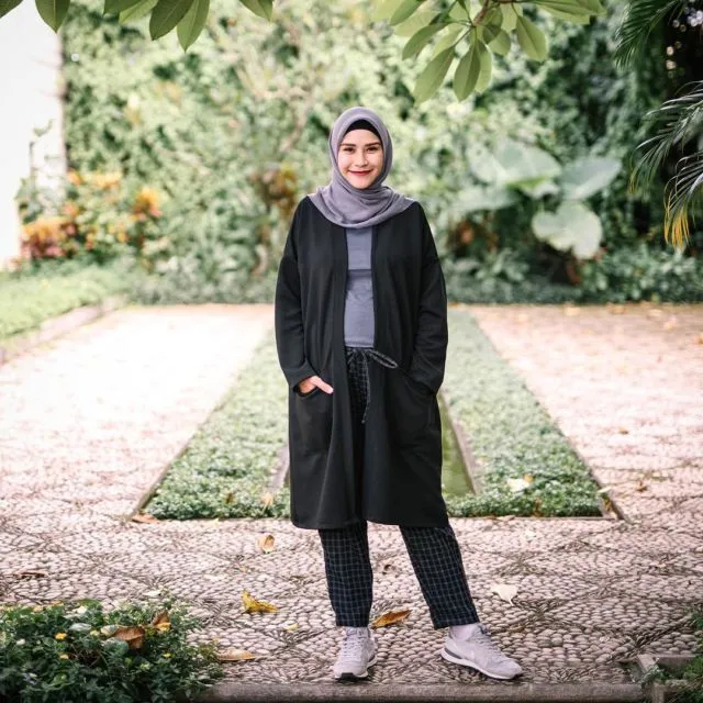 6 Model Baju untuk Menutupi Lengan Berlemak. Anti Minder, Penampilan Tetap Cantik Memikat 11
