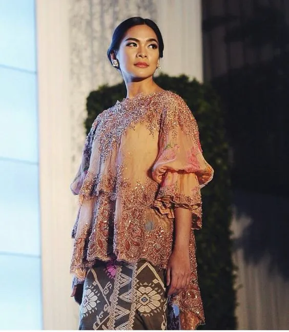 10 Inspirasi Baju Bodo Modern untuk Wisuda atau Kondangan. Warisan Budaya Indonesia Bukan Hanya Kebaya Saja Kan? 19