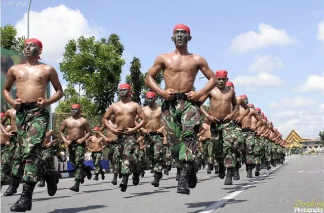 10 Potret Latihan Kopassus RI yang Mirip di Neraka. Pantas Saja Jadi Pasukan Elit yang Disegani 11