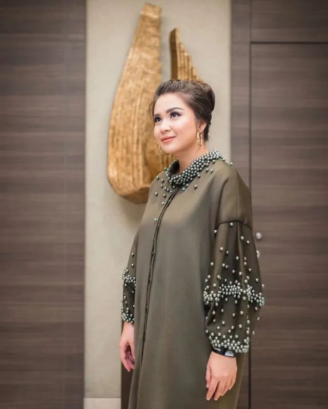 6 Model Baju untuk Menutupi Lengan Berlemak. Anti Minder, Penampilan Tetap Cantik Memikat 10