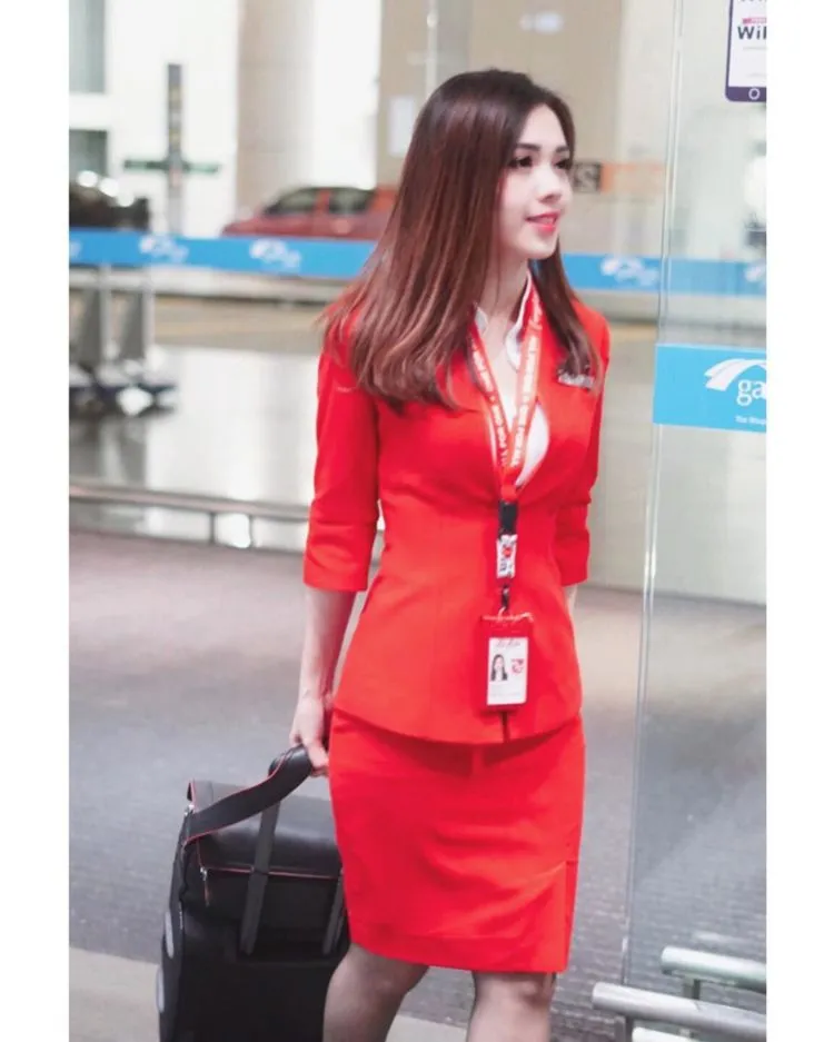 Foto Candid Pramugari Air Asia Viral di Media Sosial. Kira-kira Apa Penyebabnya? 3
