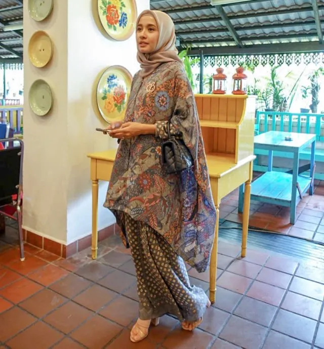 6 Model Baju untuk Menutupi Lengan Berlemak. Anti Minder, Penampilan Tetap Cantik Memikat 9