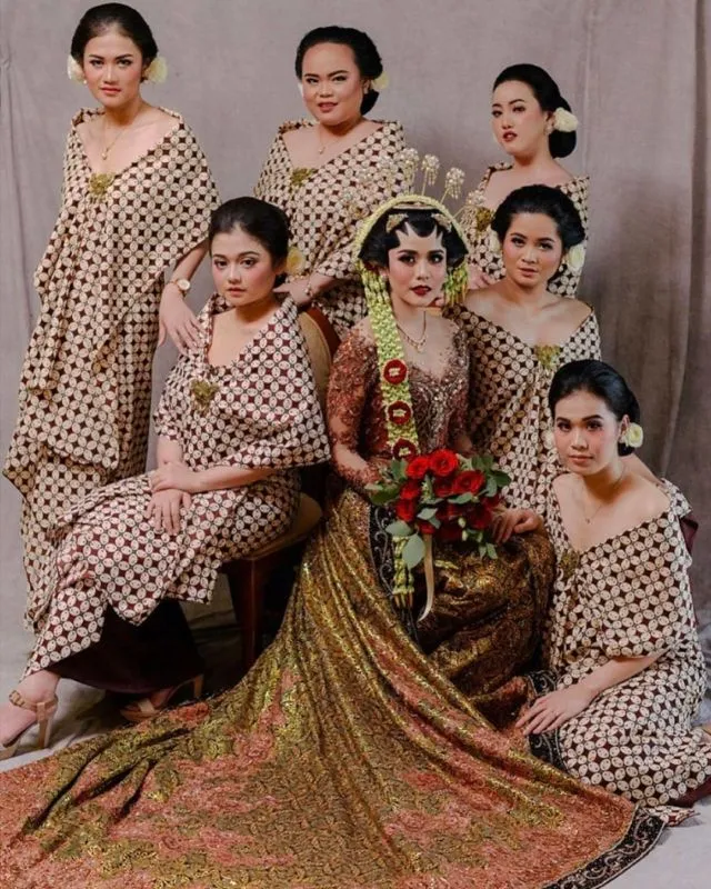 13+ Inspirasi Dodotan Jawa untuk Pagar Ayu. Tenang, Bisa Pakai Selendang buat yang Malu-malu 22