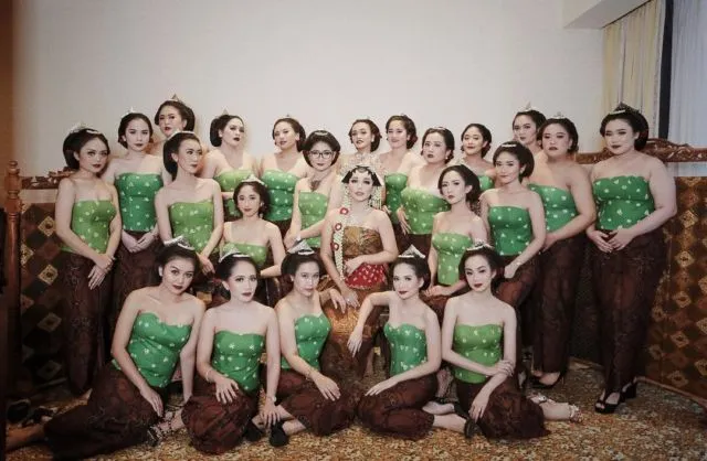 13+ Inspirasi Dodotan Jawa untuk Pagar Ayu. Tenang, Bisa Pakai Selendang buat yang Malu-malu 18