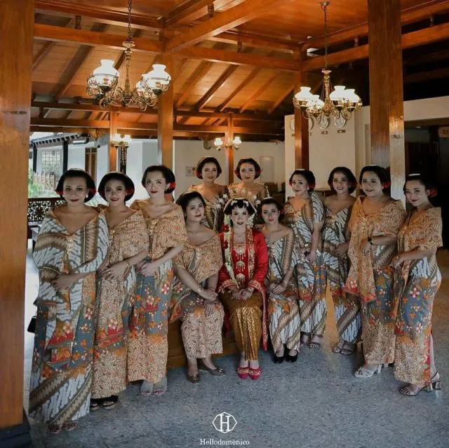 13+ Inspirasi Dodotan Jawa untuk Pagar Ayu. Tenang, Bisa Pakai Selendang buat yang Malu-malu 27