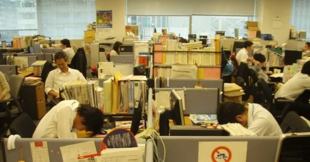 Kebiasaan 'Inemuri' Jadi Solusi Tidur di Tengah Jepang yang Gila Kerja. Tidur Sembarangan Dimaklumi 12