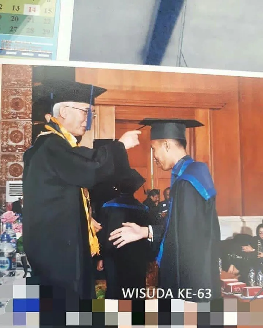 10 Momen Kocak Saat Wisuda. Sekali Seumur Hidup, Kelucuannya Pasti Bisa Jadi Cerita yang Sulit Dilupa 6