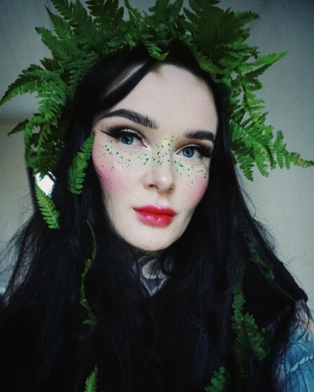 10 Inspirasi Makeup Halloween yang Tak Harus Seram, Tema Cantik dan Mistis Juga Bisa Diterapkan 19