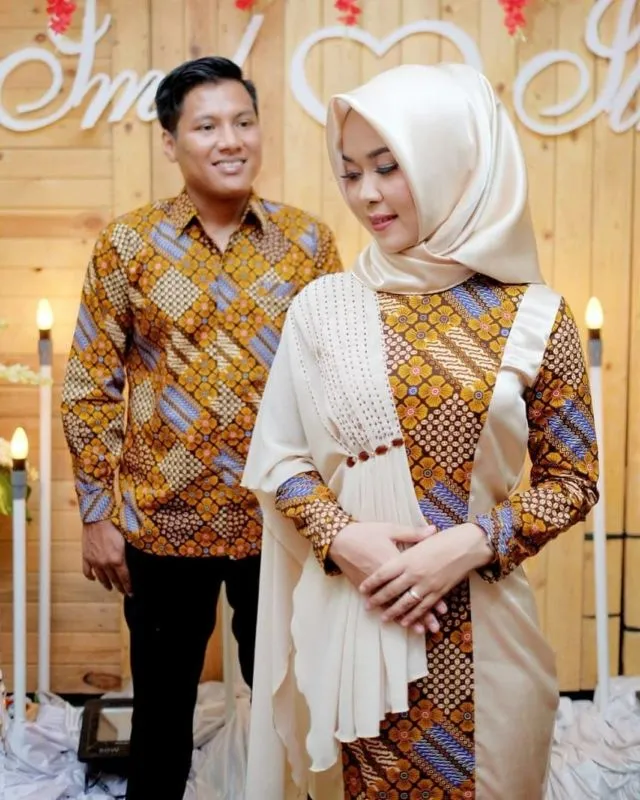 15+ Kebaya Hijab dengan Jahitan Unik di Pundak dan Dada. Psst, Dijamin Beda! 24