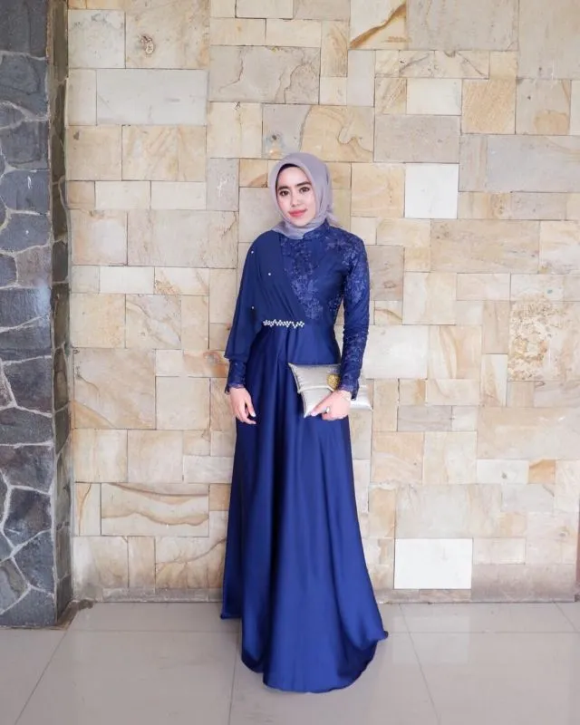 15+ Kebaya Hijab dengan Jahitan Unik di Pundak dan Dada. Psst, Dijamin Beda! 21
