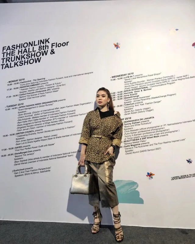 Deretan OOTD Para Penonton JFW 2019 yang Nggak Kalah Modis. Paling Santai Kayak Apa Ya? 30